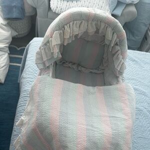 Authentic Lee Middleton bassinet. EUC!